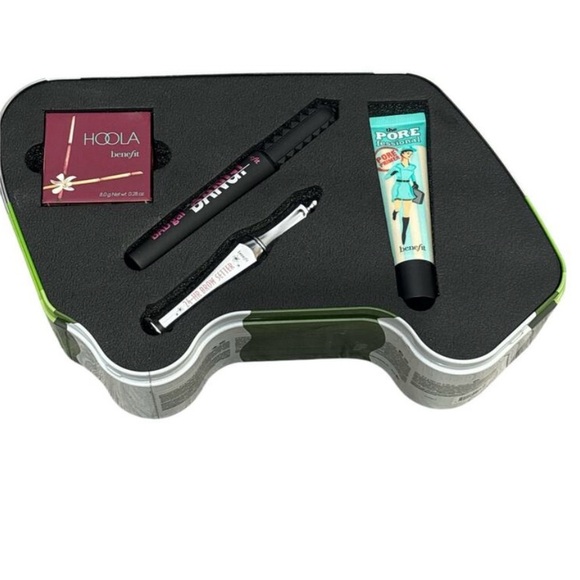 Benefit Camper Makeup Set in Green and Silver - Picture 2 of 4